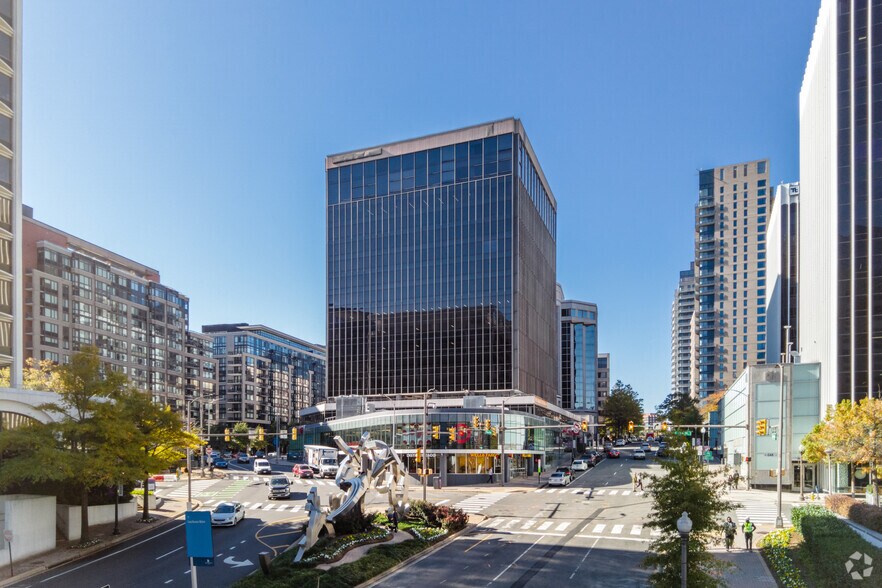1500 Wilson Blvd, Arlington, VA for lease - Neighborhood Photo - Image 2 of 5