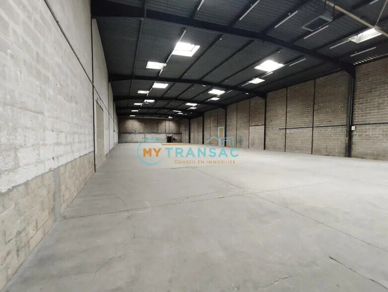 Industrial in Morangis for lease - Building Photo - Image 3 of 11