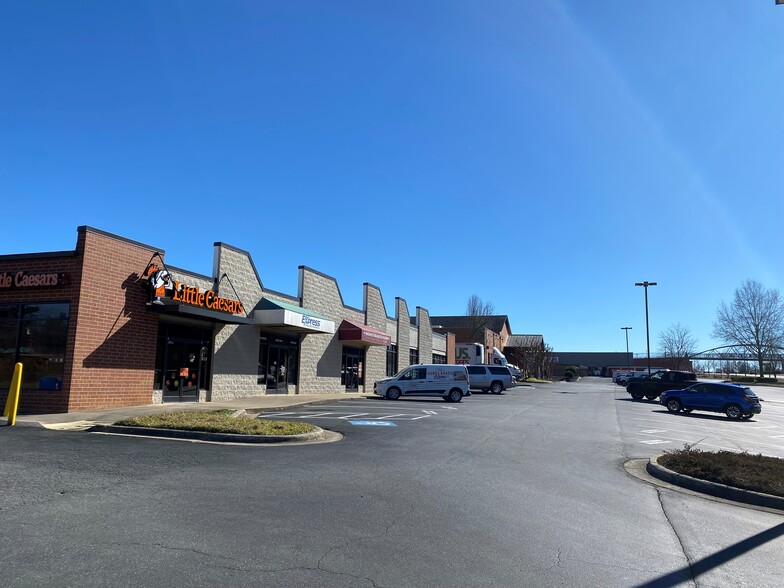 1340-1368 US 321 Hwy NW, Hickory, NC for lease - Building Photo - Image 2 of 4