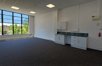 35-37 Bury Mead Rd, Hitchin for lease Interior Photo- Image 2 of 2