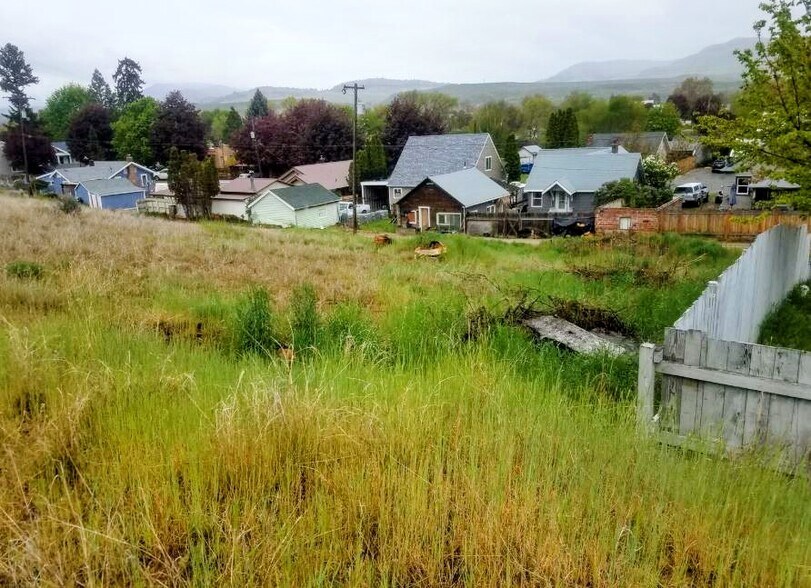 222 Kenwood st, Omak, WA à vendre - Photo du bâtiment - Image 2 de 16