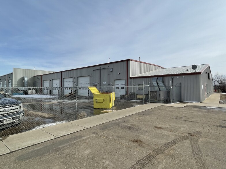 1782 32 St SW, Medicine Hat, AB for lease - Building Photo - Image 3 of 3