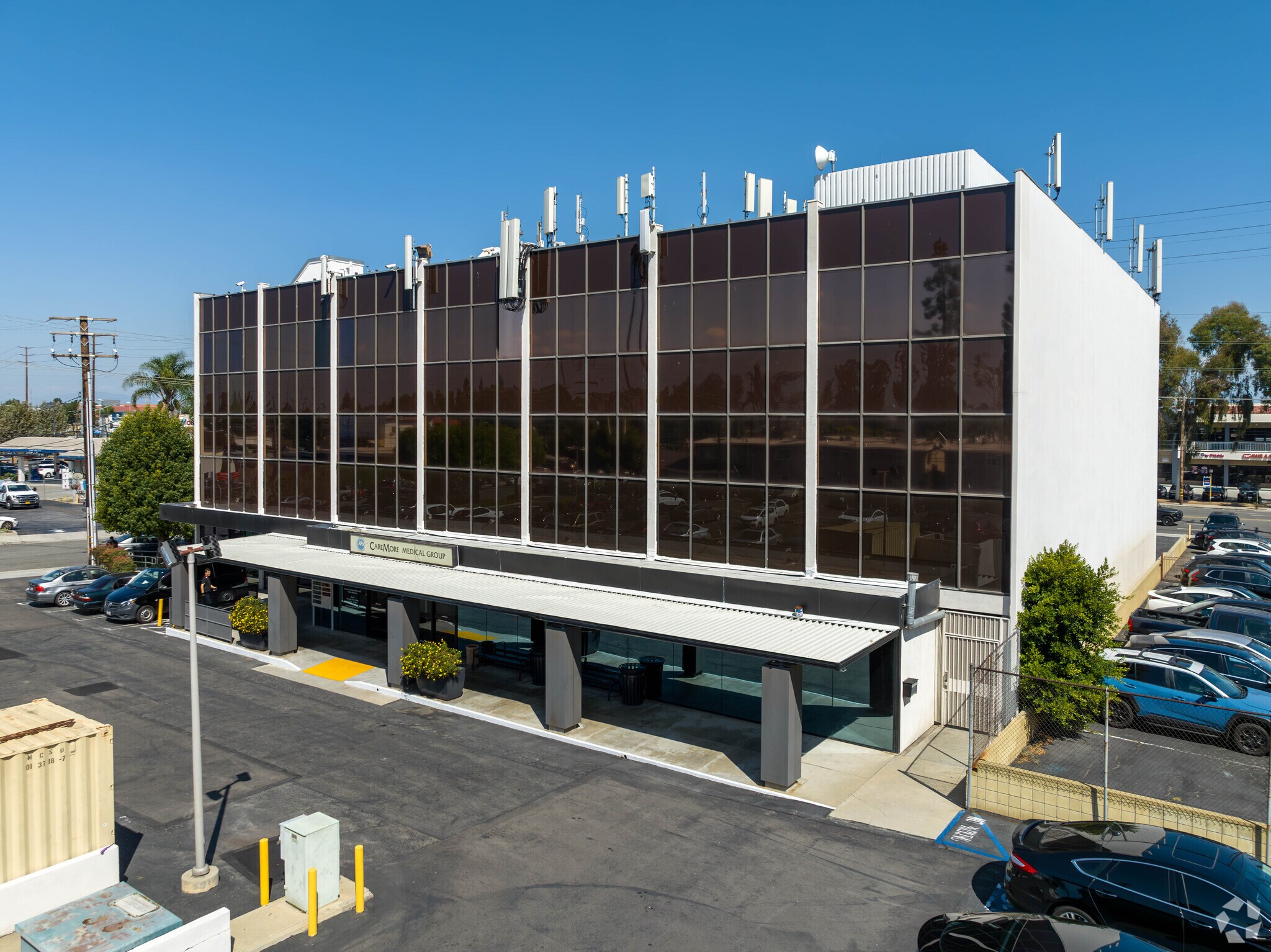 9040 Telegraph Rd, Downey, CA à louer Photo du bâtiment- Image 1 de 9