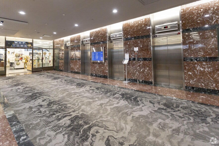 400 5th Ave SW, Calgary, AB à louer - Hall d’entrée - Image 3 de 7
