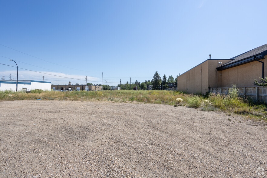 7171 50 Av, Red Deer, AB for lease - Building Photo - Image 2 of 7