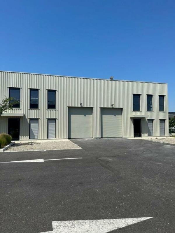 Flex dans Decines Charpieu à louer Photo du bâtiment- Image 1 de 16