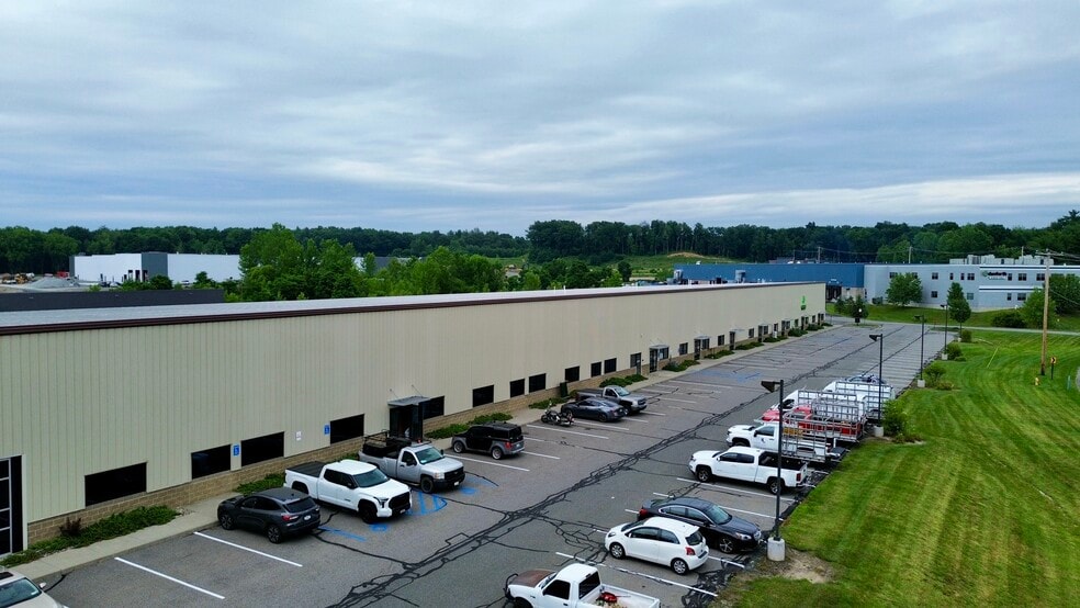 3 Liebich Ln, Clifton Park, NY for lease - Building Photo - Image 2 of 6
