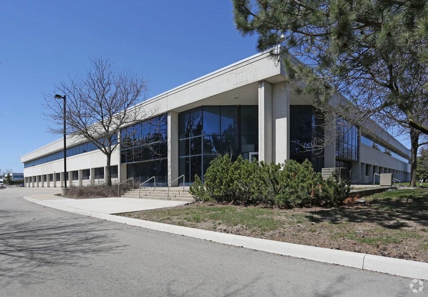 2425 Meadowpine Blvd, Mississauga, ON for sale - Building Photo - Image 3 of 11