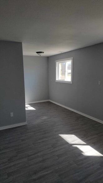 124 W 8th St, Douglass, KS for sale - Interior Photo - Image 2 of 28