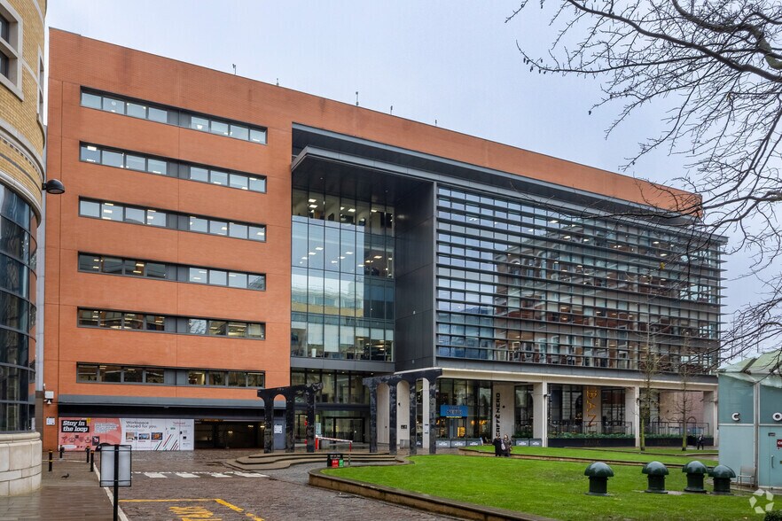 4 Brindley Pl, Birmingham à louer - Photo du bâtiment - Image 2 de 24