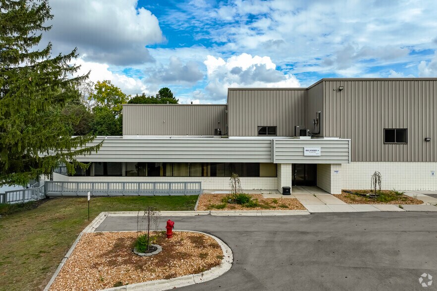 1001 Doheny Ct, Northville, MI à vendre - Photo du bâtiment - Image 3 de 7