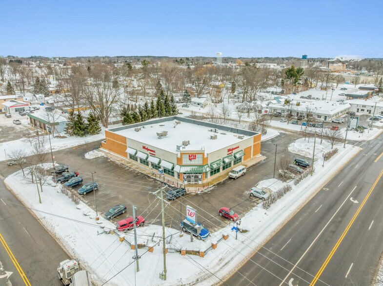 819 W Main St, Fremont, MI à vendre - Photo du bâtiment - Image 2 de 5