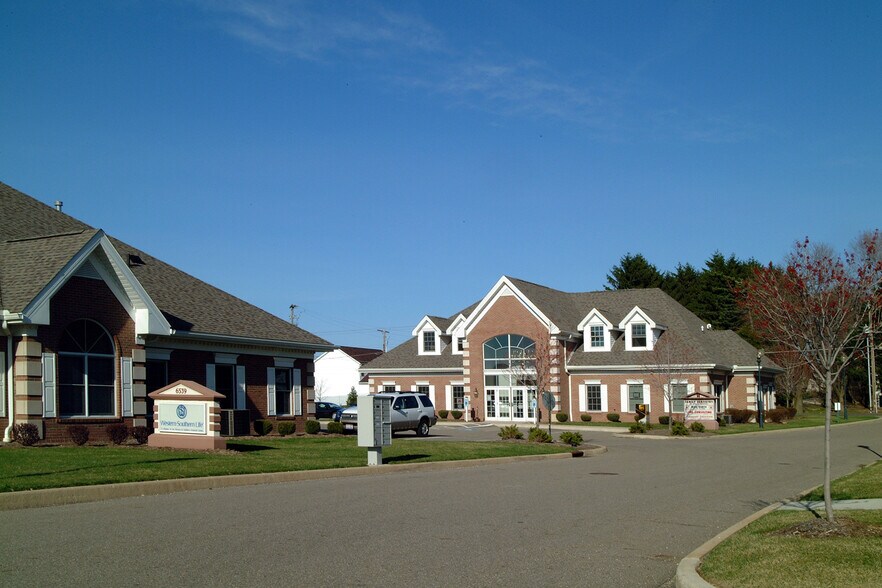 6525 Market Ave N, North Canton, OH à louer - Photo du bâtiment - Image 3 de 3