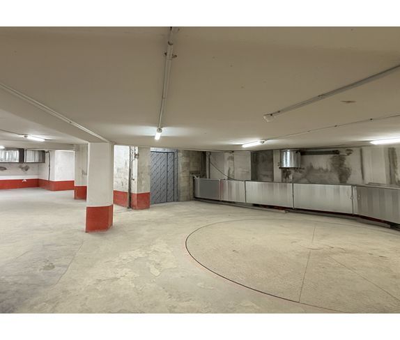 Industrial in Paris for lease - Building Photo - Image 2 of 6