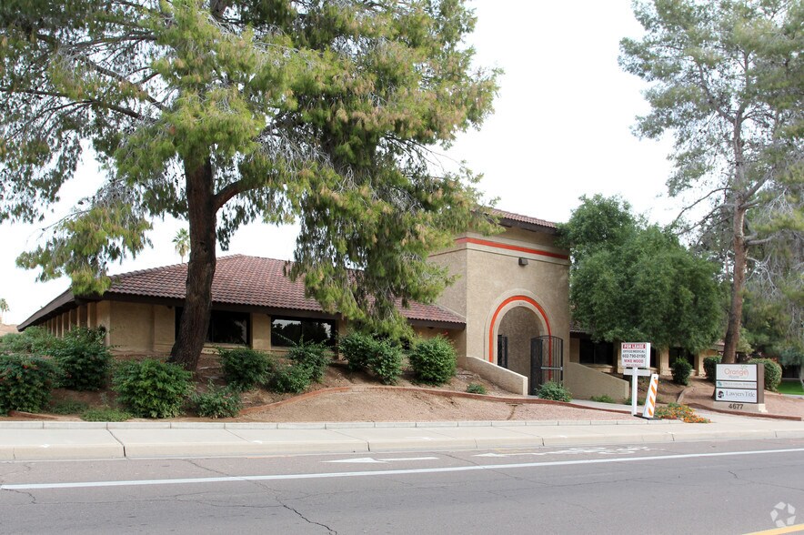 4677 S Lakeshore Dr, Tempe, AZ à louer - Photo du bâtiment - Image 2 de 6