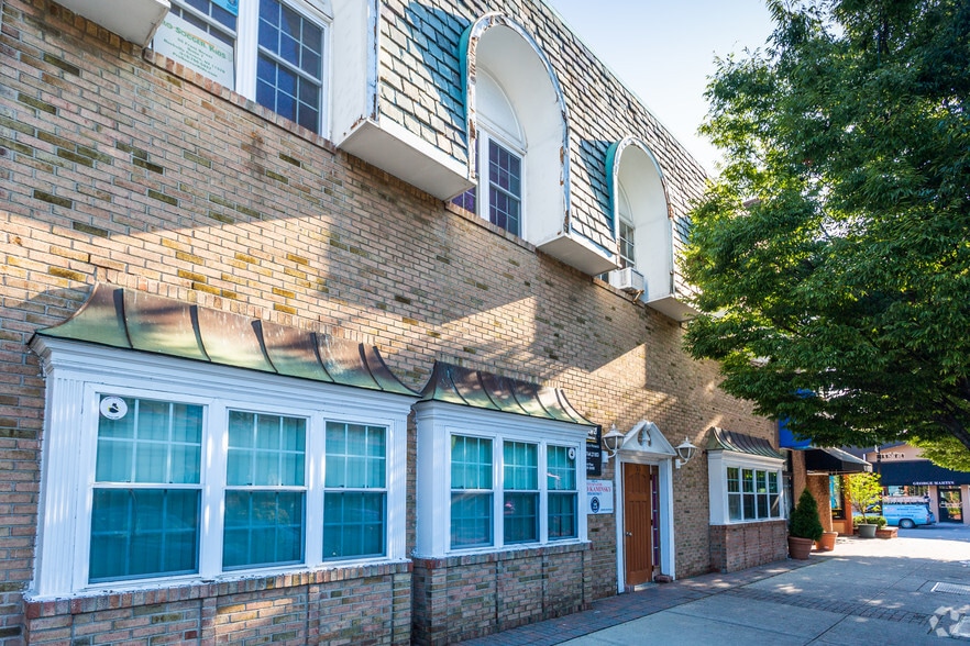 55 Front St, Rockville Centre, NY à vendre - Photo du bâtiment - Image 2 de 20