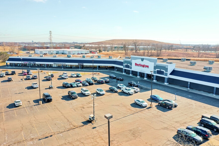 22263-22323 Eureka, Taylor, MI for lease - Building Photo - Image 2 of 11