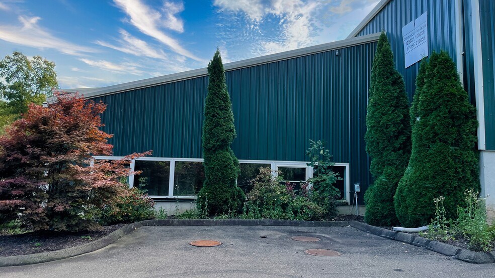 45 Ozick Dr, Durham, CT à louer - Photo du bâtiment - Image 3 de 4