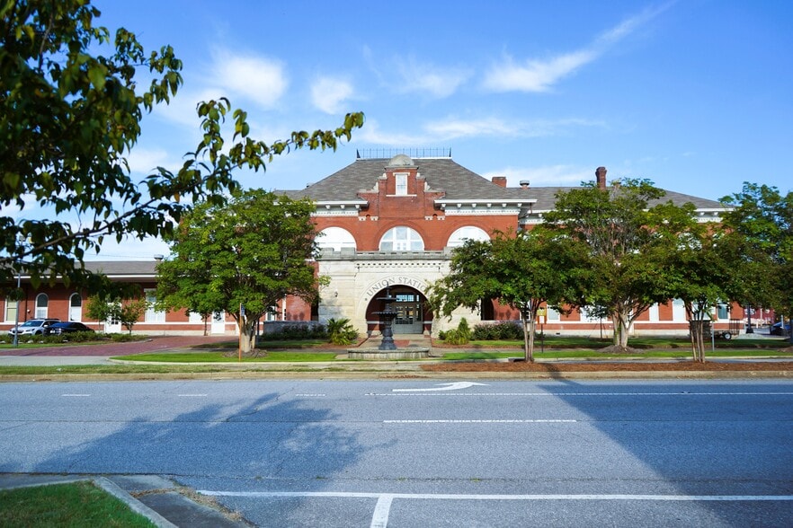 1200 6th Ave, Columbus, GA for lease - Primary Photo - Image 1 of 26