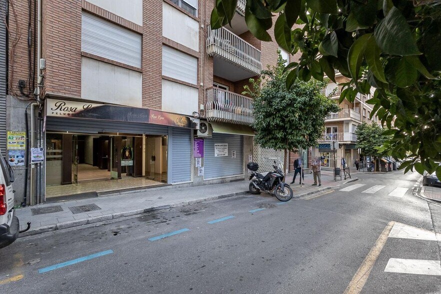 Commerce de détail dans Granada, Granada à vendre - Photo du bâtiment - Image 2 de 28