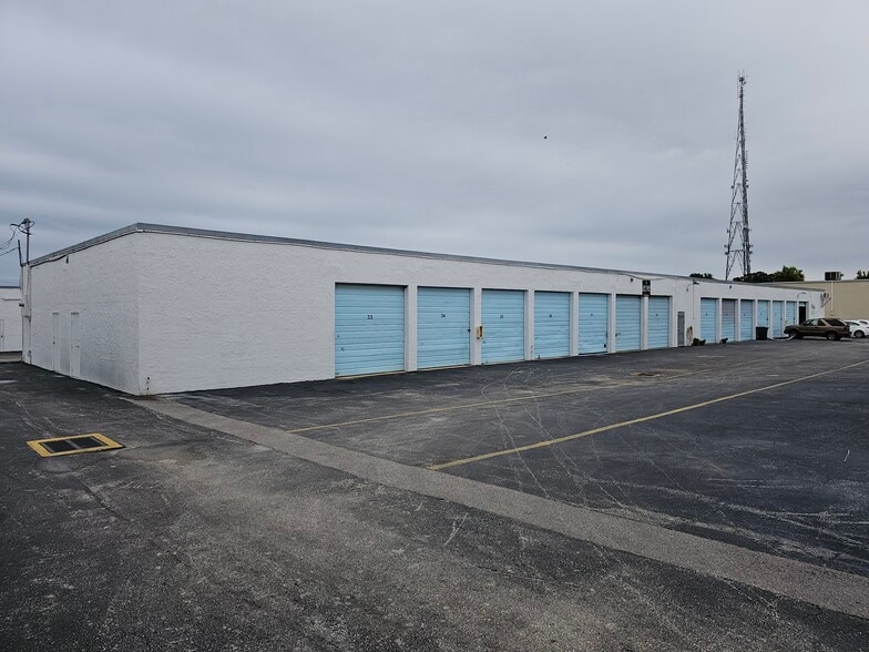 1233 Old Dixie Hwy, Lake Park, FL for sale - Building Photo - Image 2 of 6