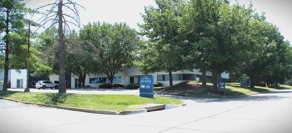 112 Point West Blvd, Saint Charles, MO for lease - Building Photo - Image 1 of 1