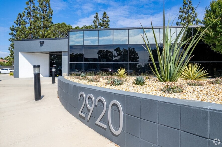 2930 Inland Empire Blvd, Ontario, CA for lease - Building Photo - Image 3 of 21
