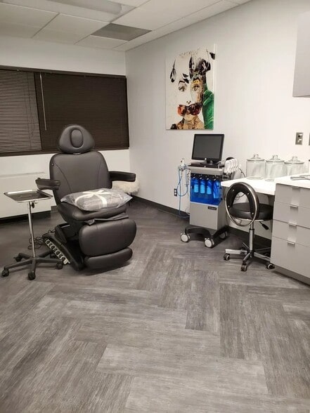 8200 Greensboro Dr, Mc Lean, VA for lease - Building Photo - Image 3 of 19