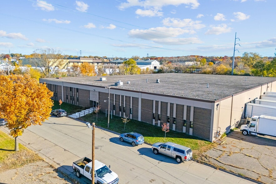752 SE 30th Ave, Minneapolis, MN for lease - Building Photo - Image 1 of 4
