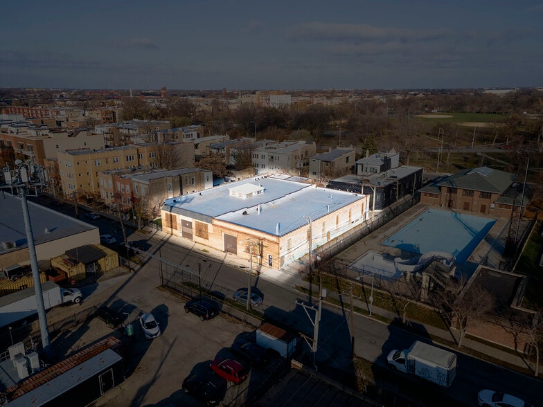 3056 W Walton St, Chicago, IL for lease - Building Photo - Image 3 of 28