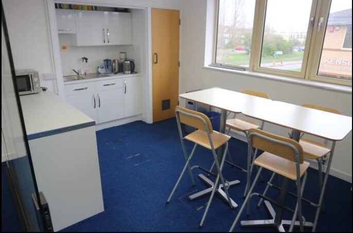 12 Richfield Ave, Reading à louer - Photo intérieure - Image 3 de 5