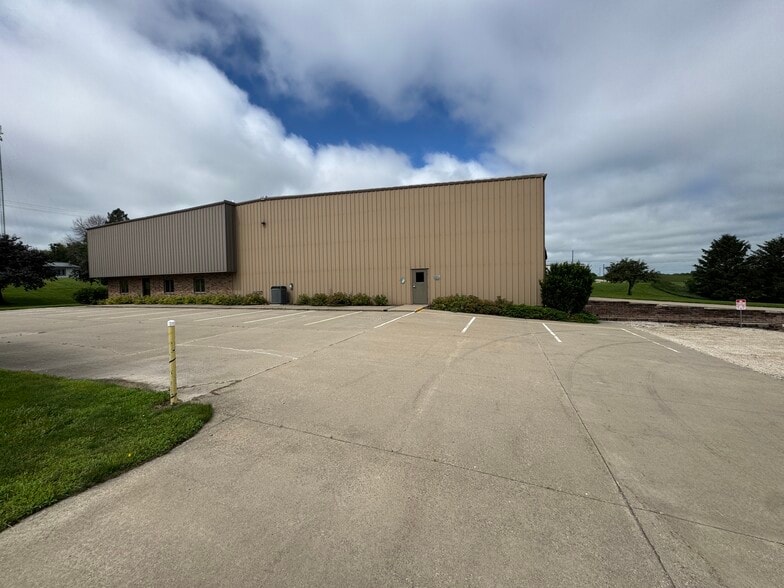 525 Lawler St, Iowa Falls, IA for sale - Building Photo - Image 2 of 4