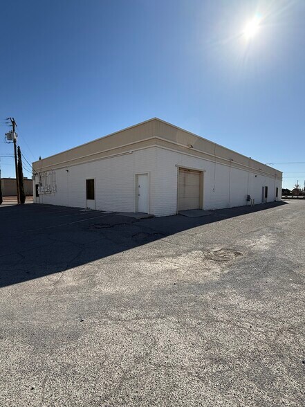 7505 Lockheed Dr, El Paso, TX à vendre - Photo du bâtiment - Image 3 de 6