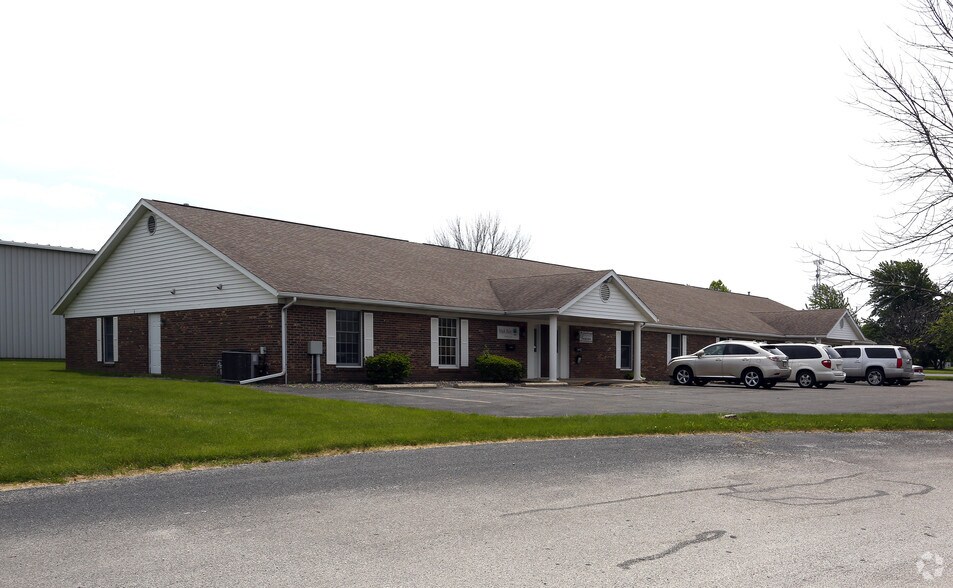 1231 Cumberland Ave, West Lafayette, IN for lease - Building Photo - Image 2 of 3