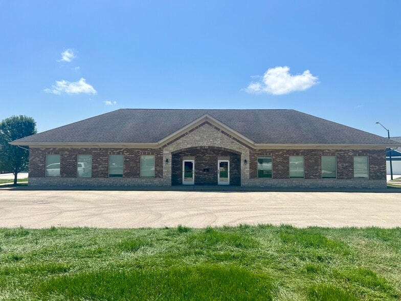 161 Heritage Meadows Cir, Bourbonnais, IL for lease - Building Photo - Image 1 of 4