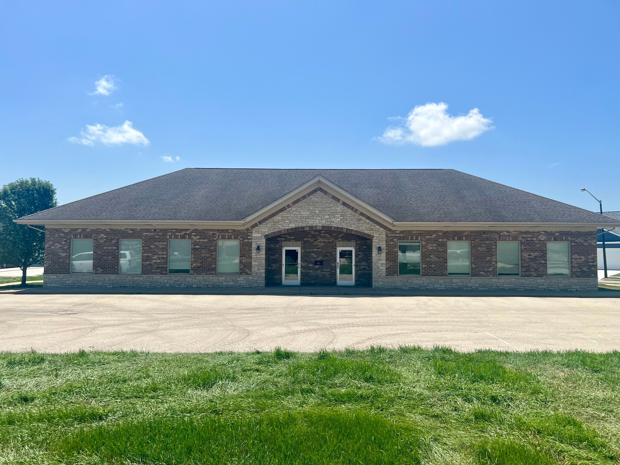 161 Heritage Meadows Cir, Bourbonnais, IL for lease Building Photo- Image 1 of 5