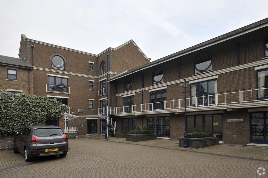 8 Square Rigger Row, Londres à louer - Photo du bâtiment - Image 2 de 3