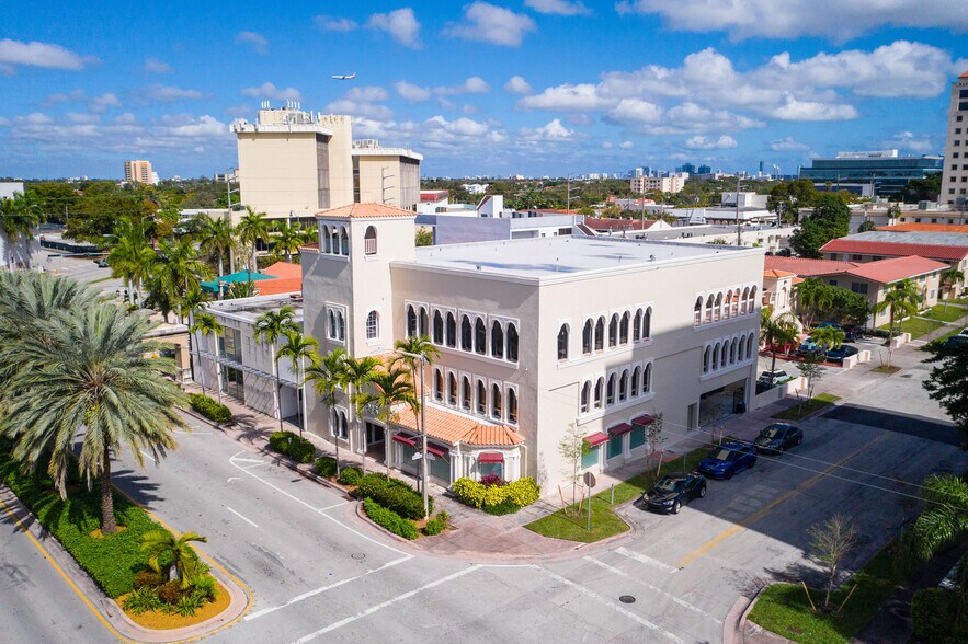 815 Ponce De Leon Blvd, Coral Gables, FL for sale - Building Photo - Image 1 of 1