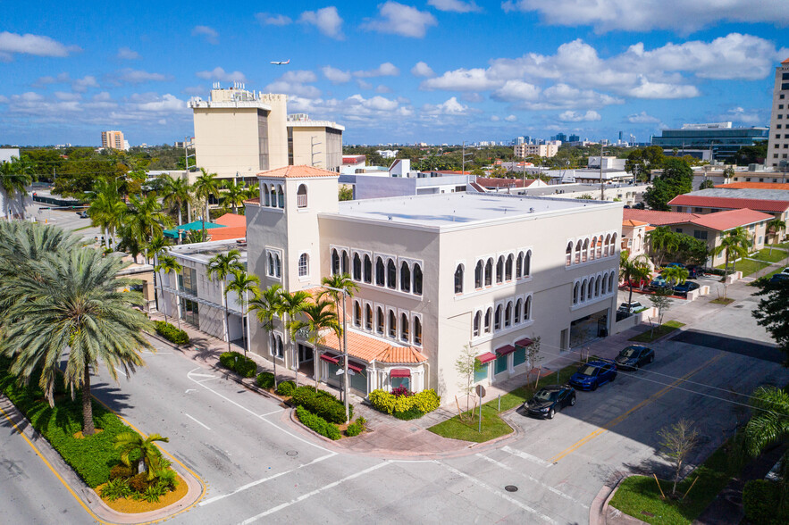 815 Ponce De Leon Blvd, Coral Gables, FL à vendre - Photo du bâtiment - Image 1 de 1