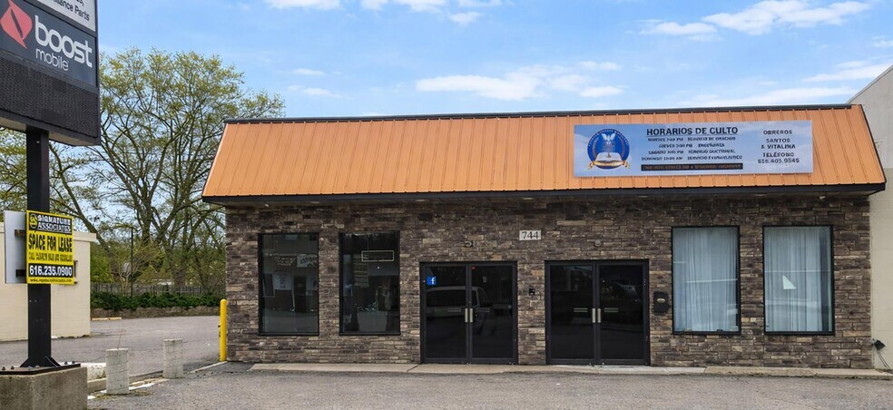 744 36th St SW, Grand Rapids, MI for lease - Primary Photo - Image 2 of 8