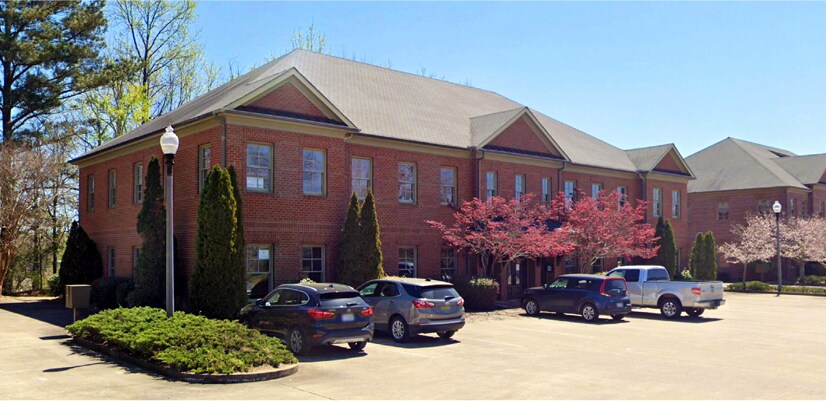 925 Sharit Ave, Gardendale, AL for lease Building Photo- Image 1 of 9