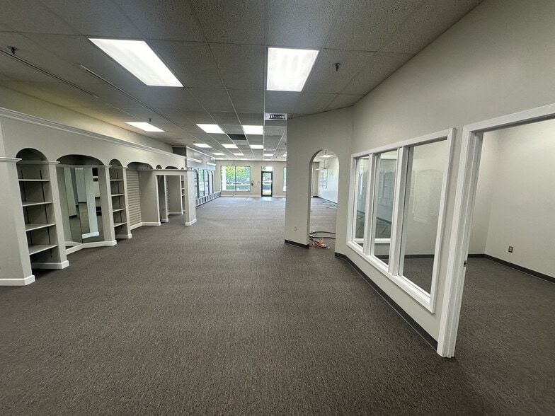 11529 Kingston Pike, Farragut, TN for lease - Interior Photo - Image 3 of 3
