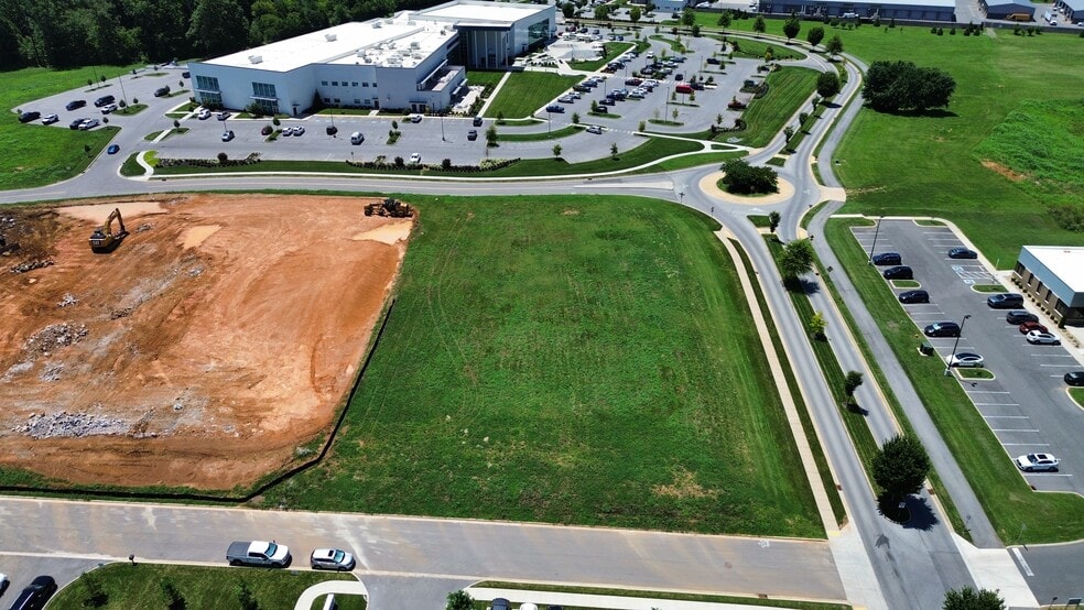 4176 Durham Lndg, Morristown, TN for sale - Building Photo - Image 3 of 10
