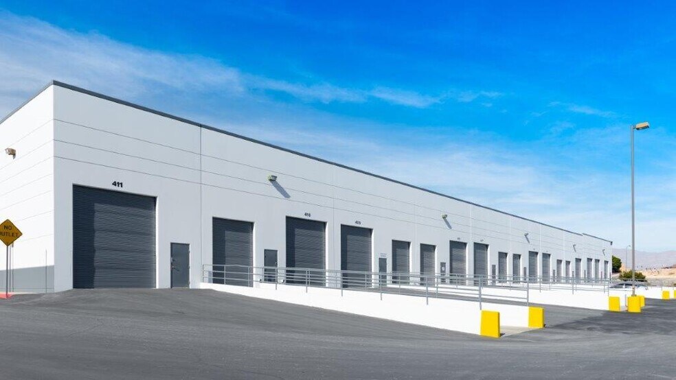 2915 Losee Rd, North Las Vegas, NV à louer - Photo du bâtiment - Image 3 de 5