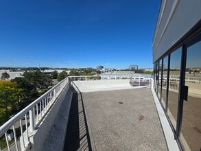 2233 Argentia Rd, Mississauga, ON à louer Photo intérieure- Image 2 de 8