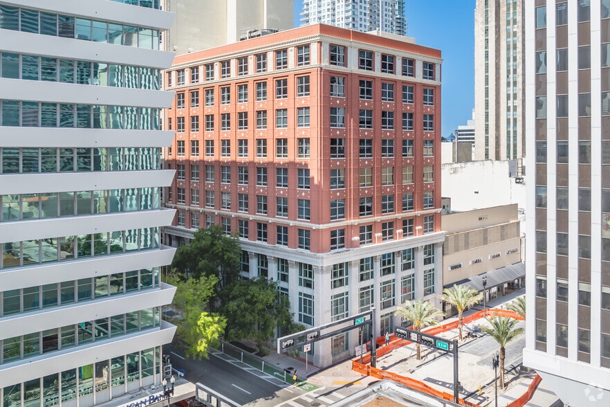 101 E Flagler St, Miami, FL for lease - Building Photo - Image 3 of 17