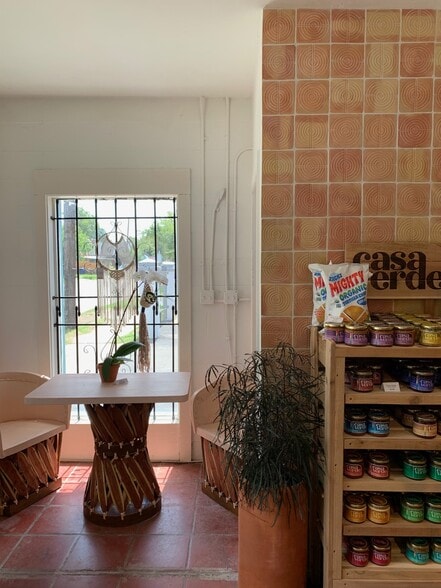 2609 E Cesar Chavez St, Austin, TX à louer - Photo du bâtiment - Image 2 de 12