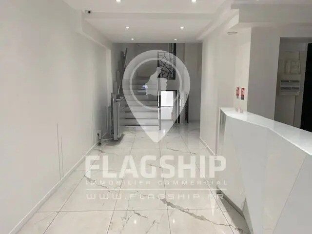 Retail in Paris for sale - Interior Photo - Image 1 of 8