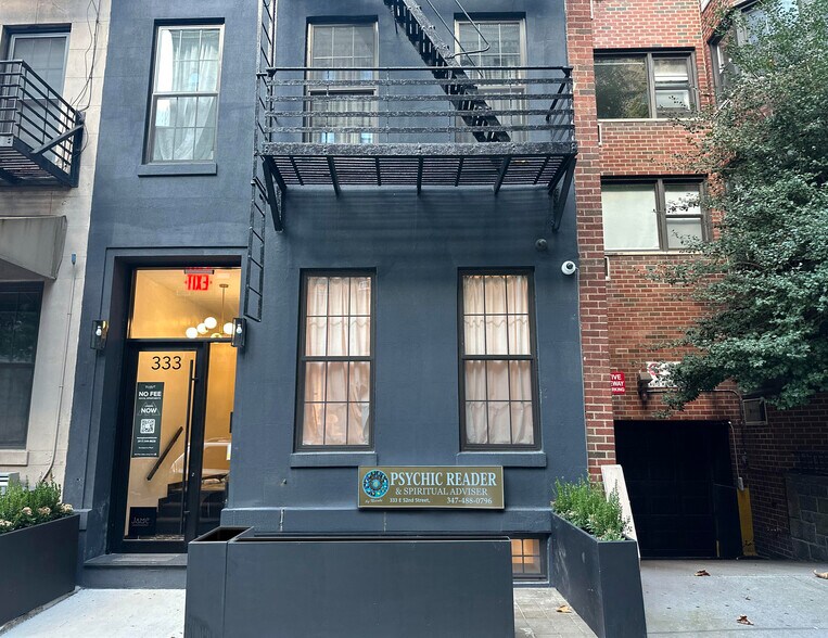 333 E 52nd St, New York, NY à vendre - Photo du bâtiment - Image 2 de 11