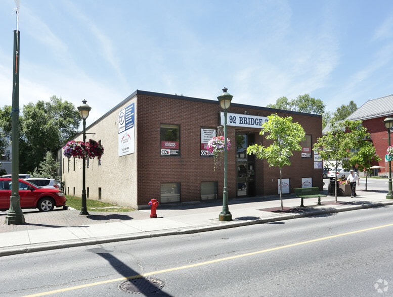 92 Bridge St E, Campbellford, ON à vendre - Photo du bâtiment - Image 2 de 4